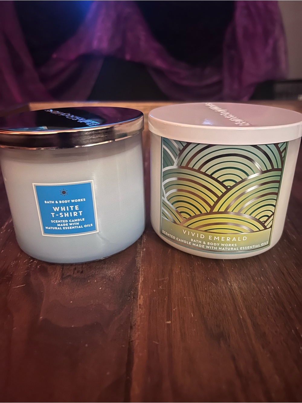 Bath and Body Works - White T-Shirt and Vivid Emerald Candles New!!